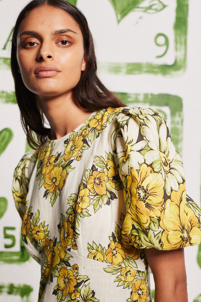 Vestido largo floral con cuello redondo Rosalinde en amarillo