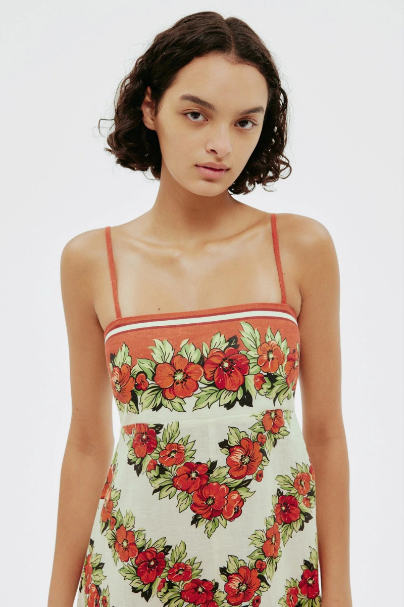 Vestido largo rojo con estampado floral de espagueti de Tristane