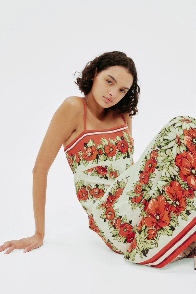 Vestido largo rojo con estampado floral de espagueti de Tristane