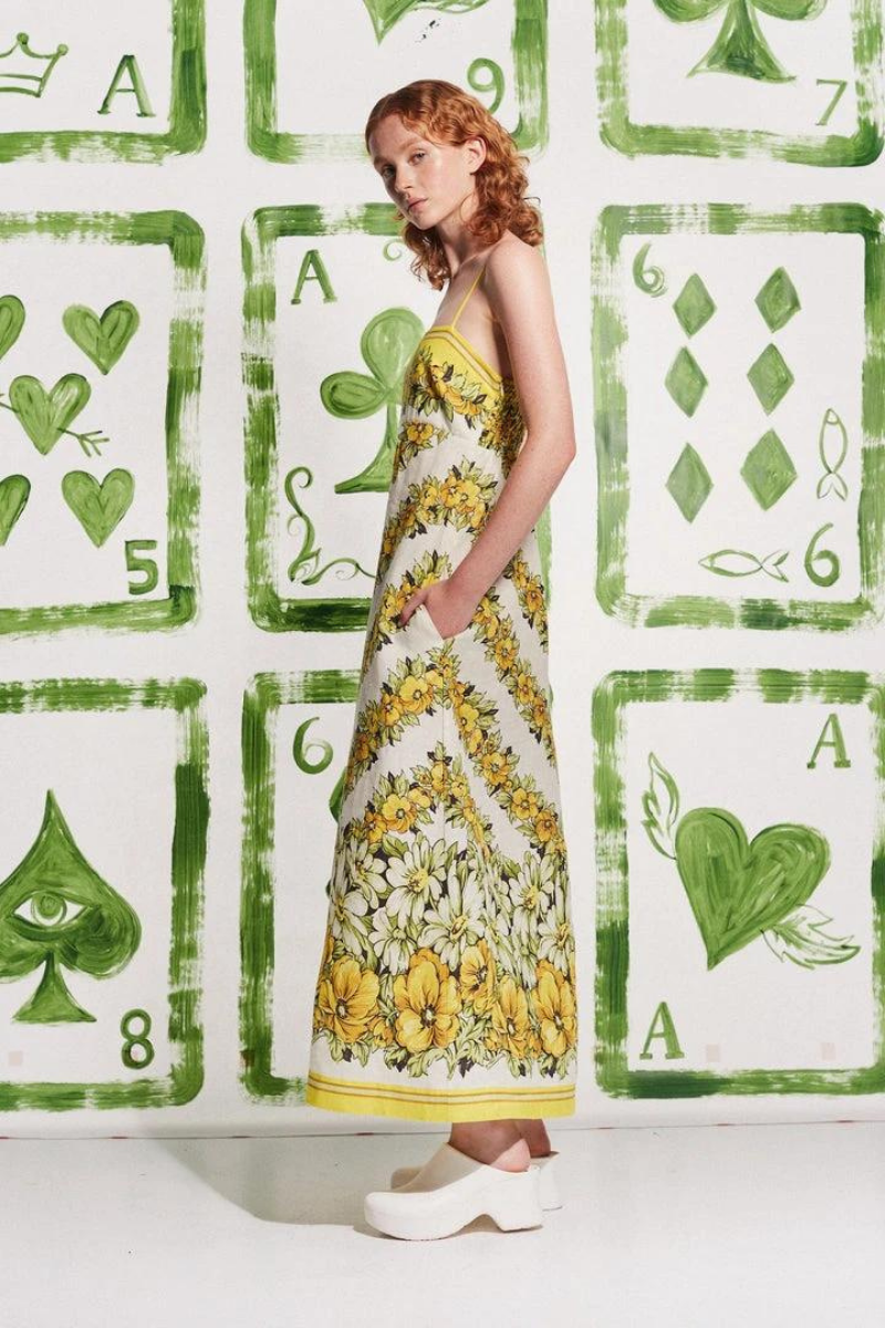 Vestido largo amarillo con estampado floral de espagueti de Tristane