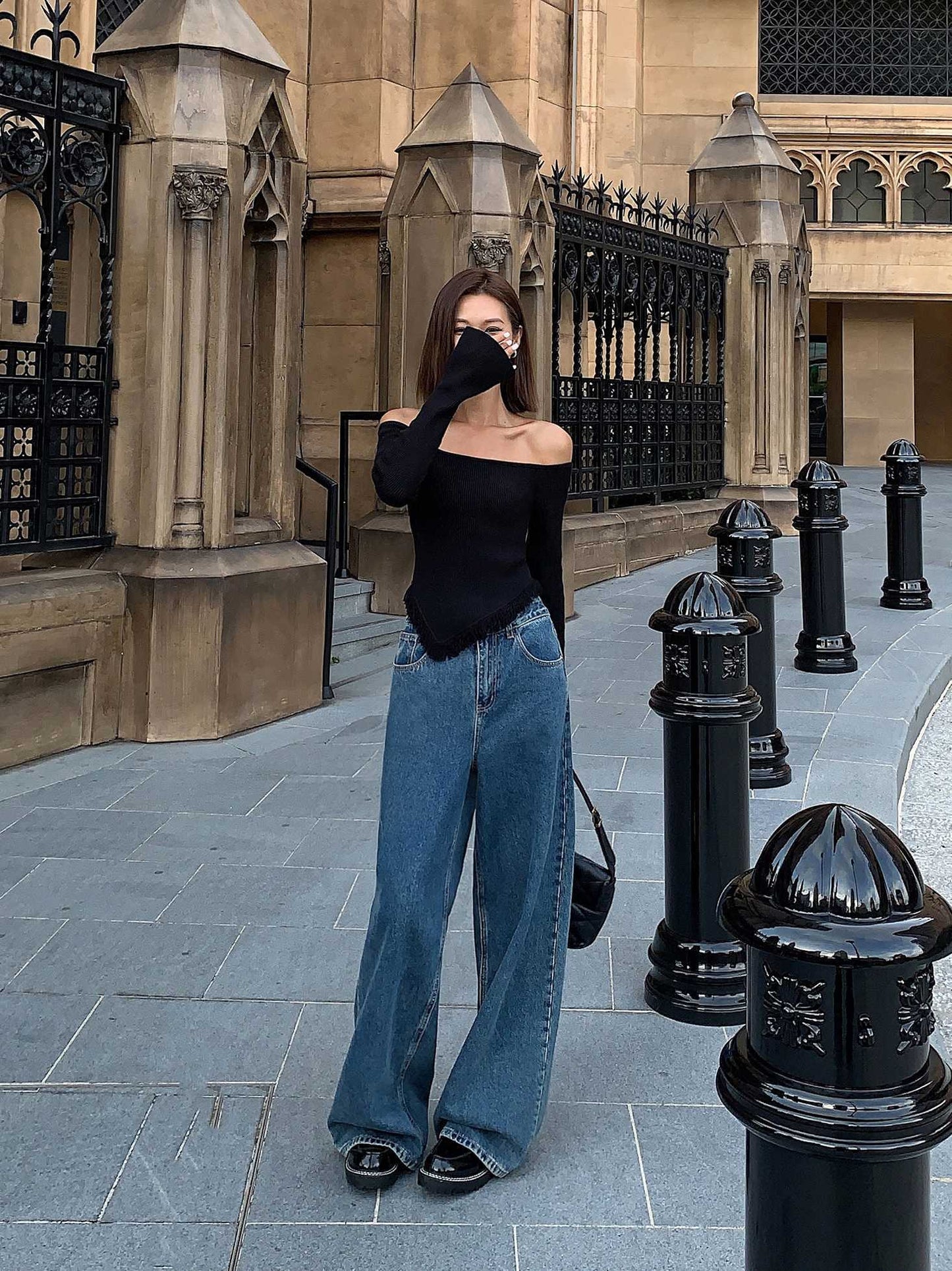 Women's Horn Style In Black Long-sleeved Sweater