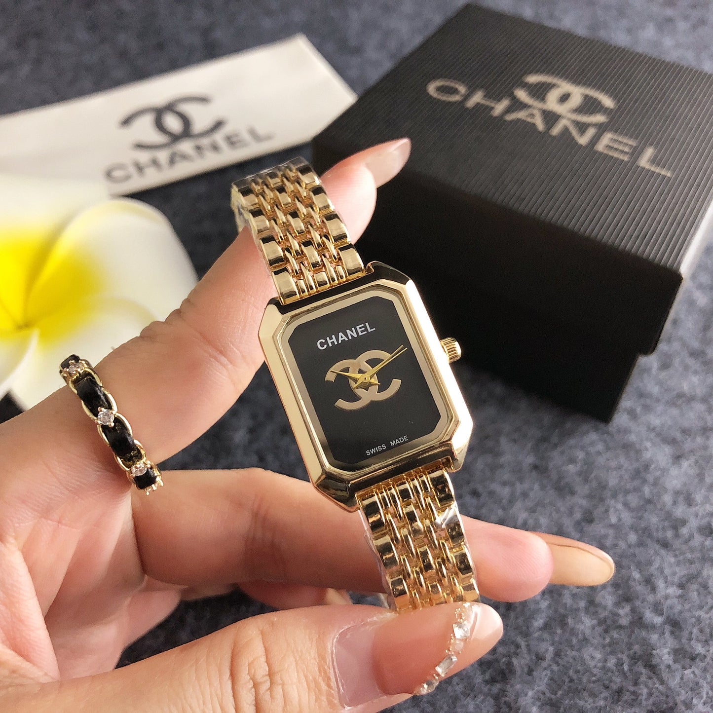 Noir Élance Watch