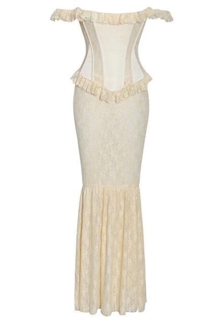 Schulterfreies Maxikleid aus Satinspitze mit Schößchenkorsett