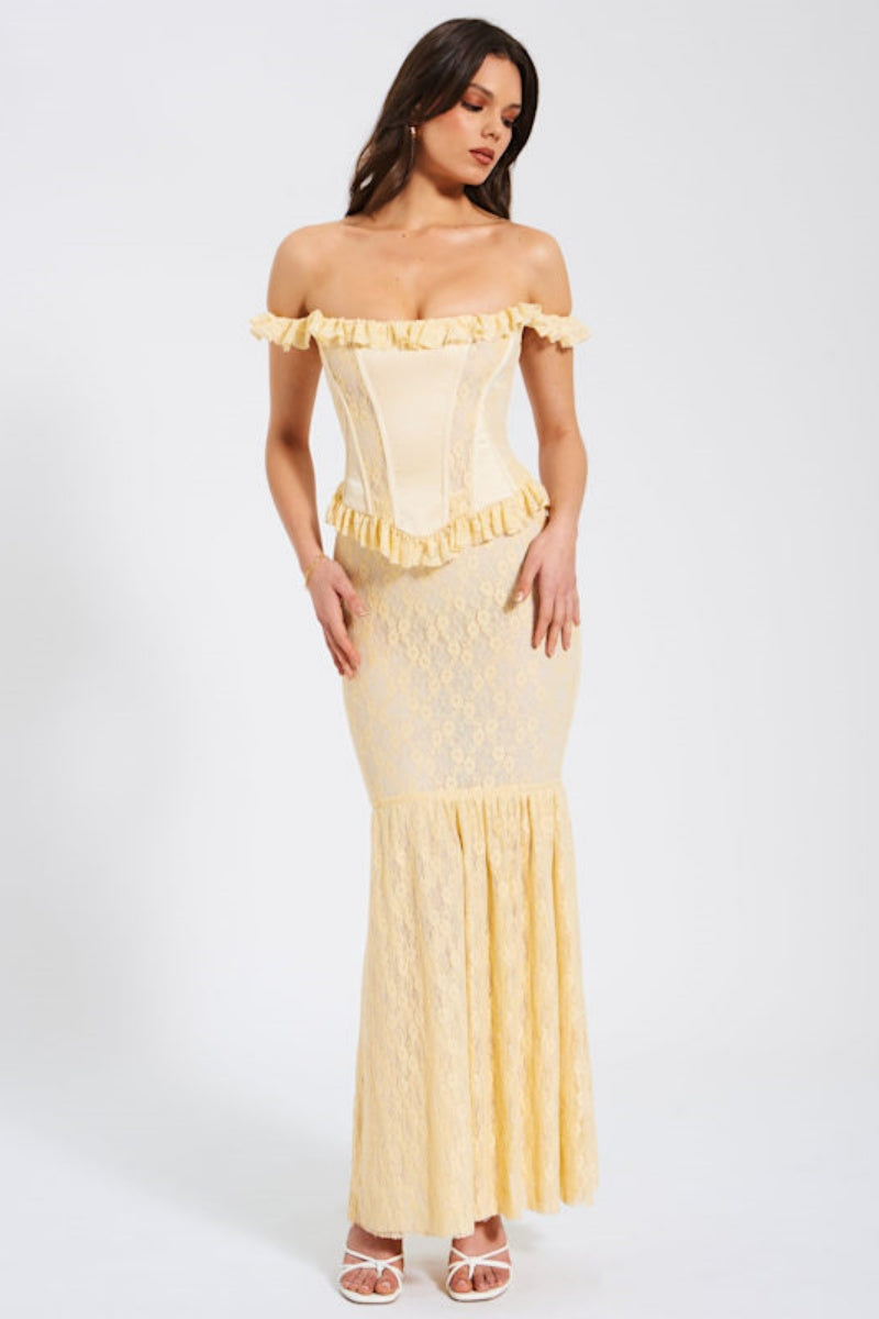 Schulterfreies Maxikleid aus Satinspitze mit Schößchenkorsett