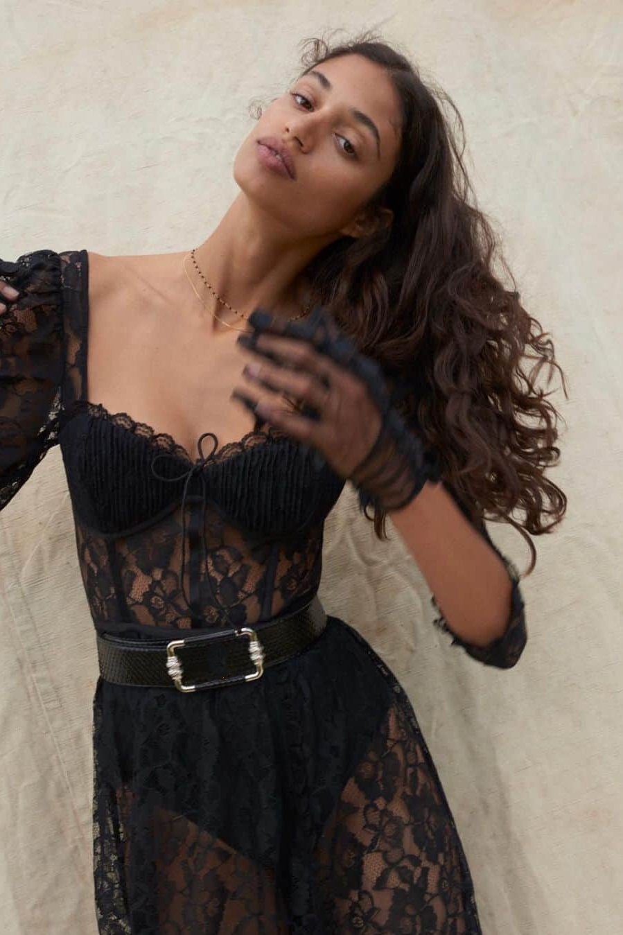 Vestido largo de encaje con escote corazón Esther