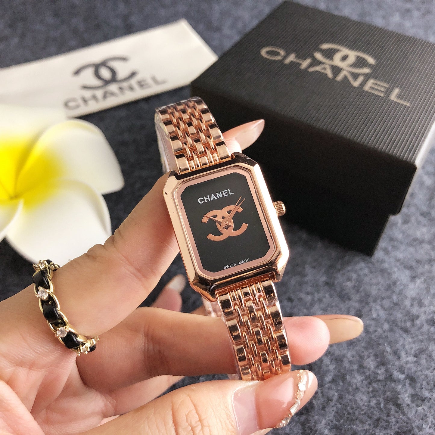 Noir Élance Watch