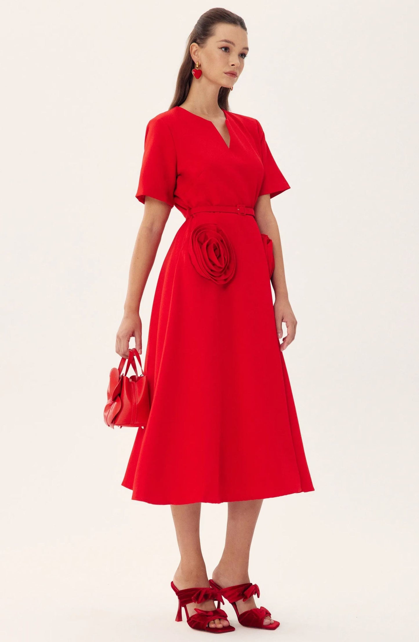 Vestido midi de manga corta con apliques florales Grace