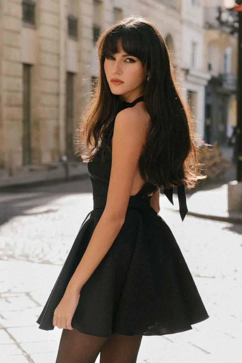 Vestido mini con cuello halter y lazo en la espalda Hailey