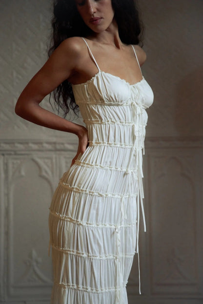 Vestido maxi bohemio plisado en capas con tirantes finos