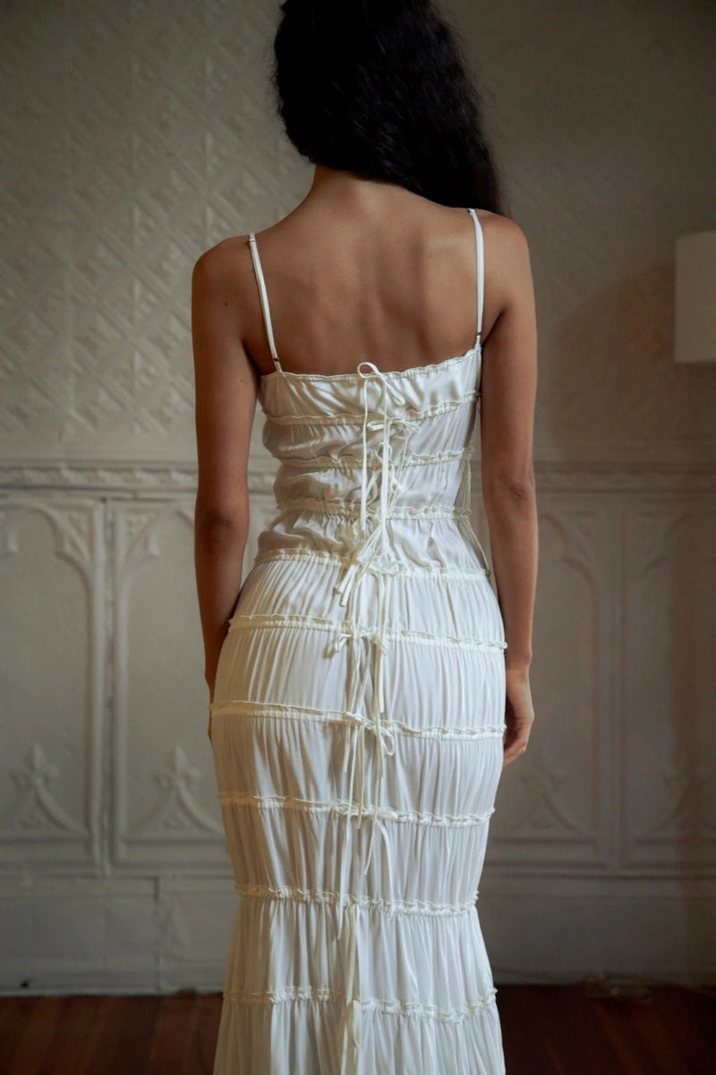 Vestido maxi bohemio plisado en capas con tirantes finos