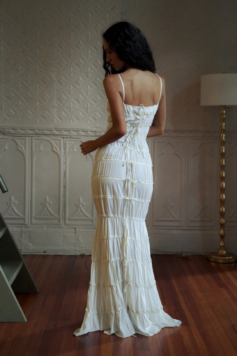 Vestido maxi bohemio plisado en capas con tirantes finos