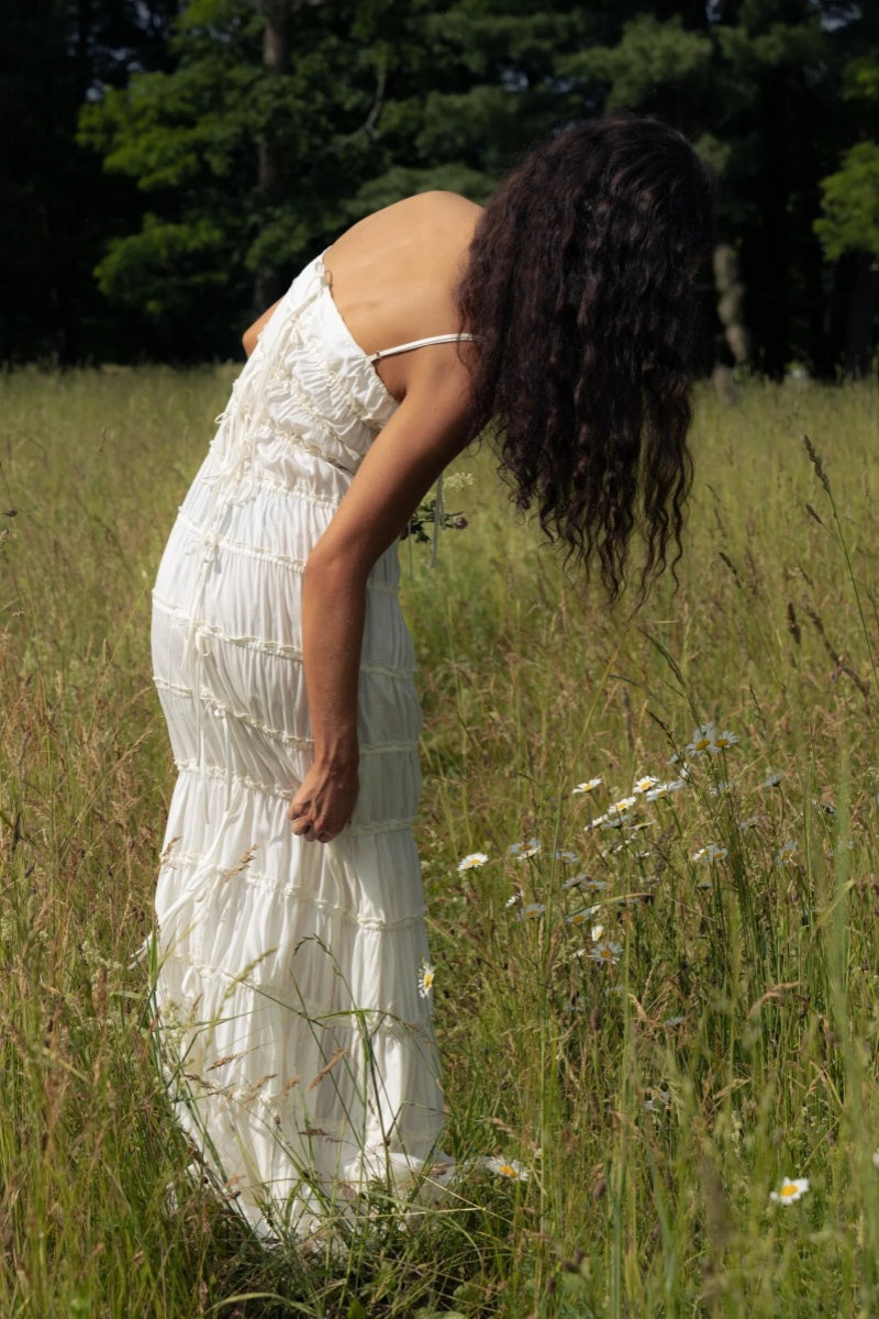 Vestido maxi bohemio plisado en capas con tirantes finos