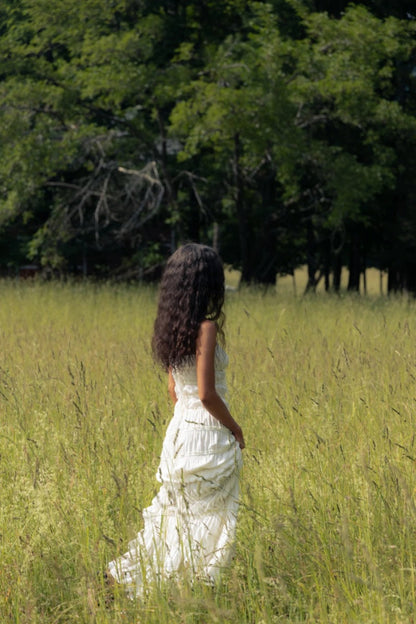 Vestido maxi bohemio plisado en capas con tirantes finos