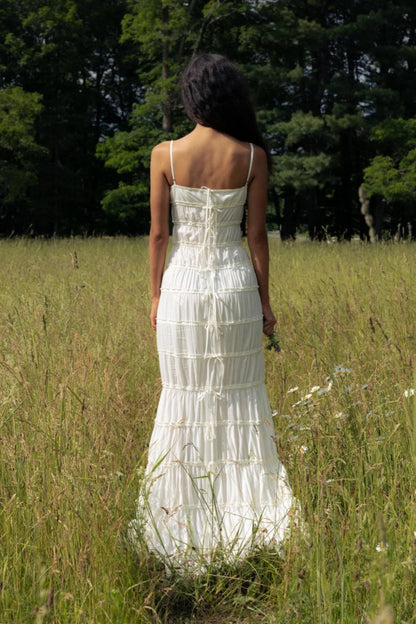 Vestido maxi bohemio plisado en capas con tirantes finos