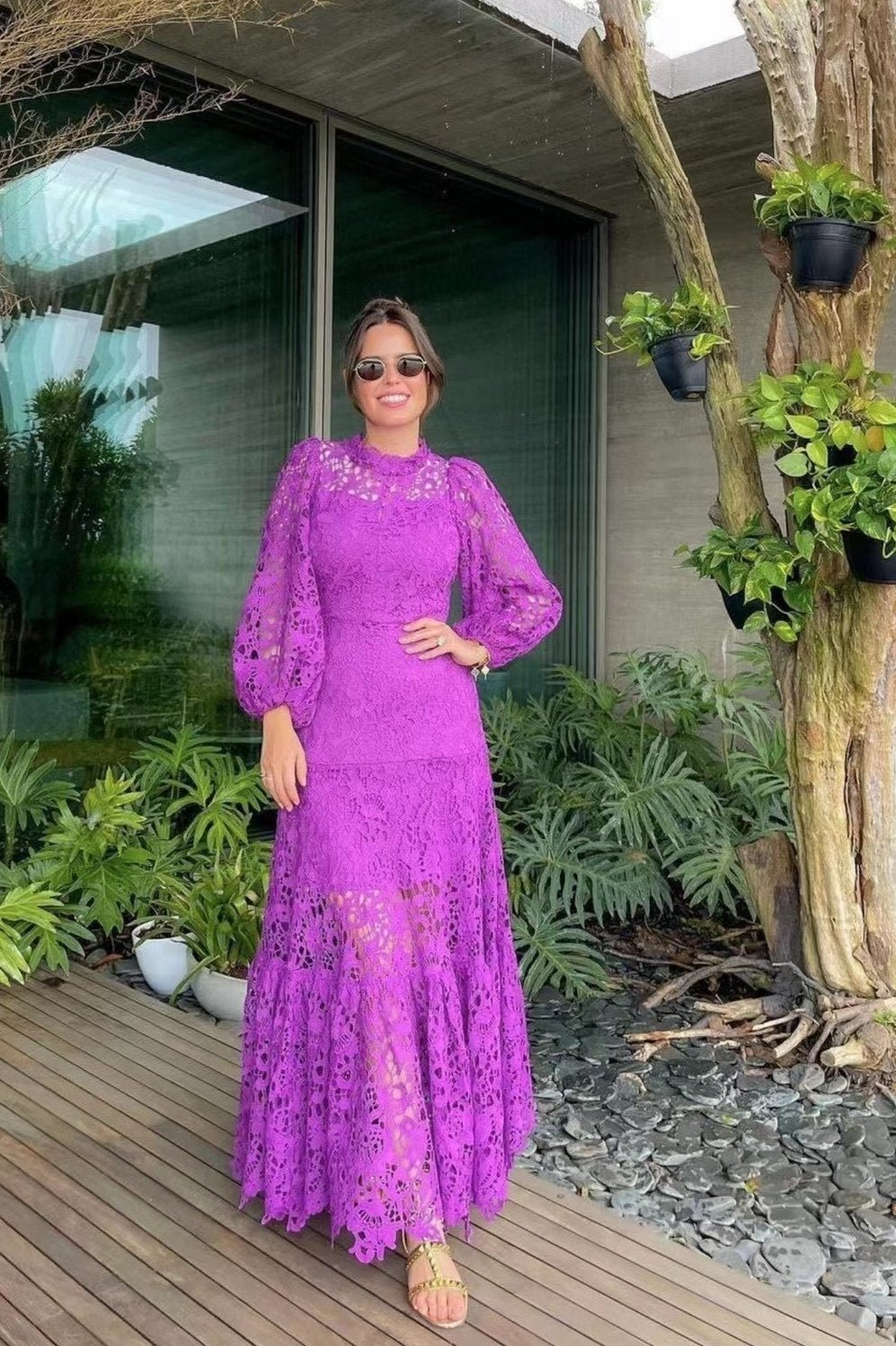 Vestido largo acampanado con ribete de encaje bordado Joa