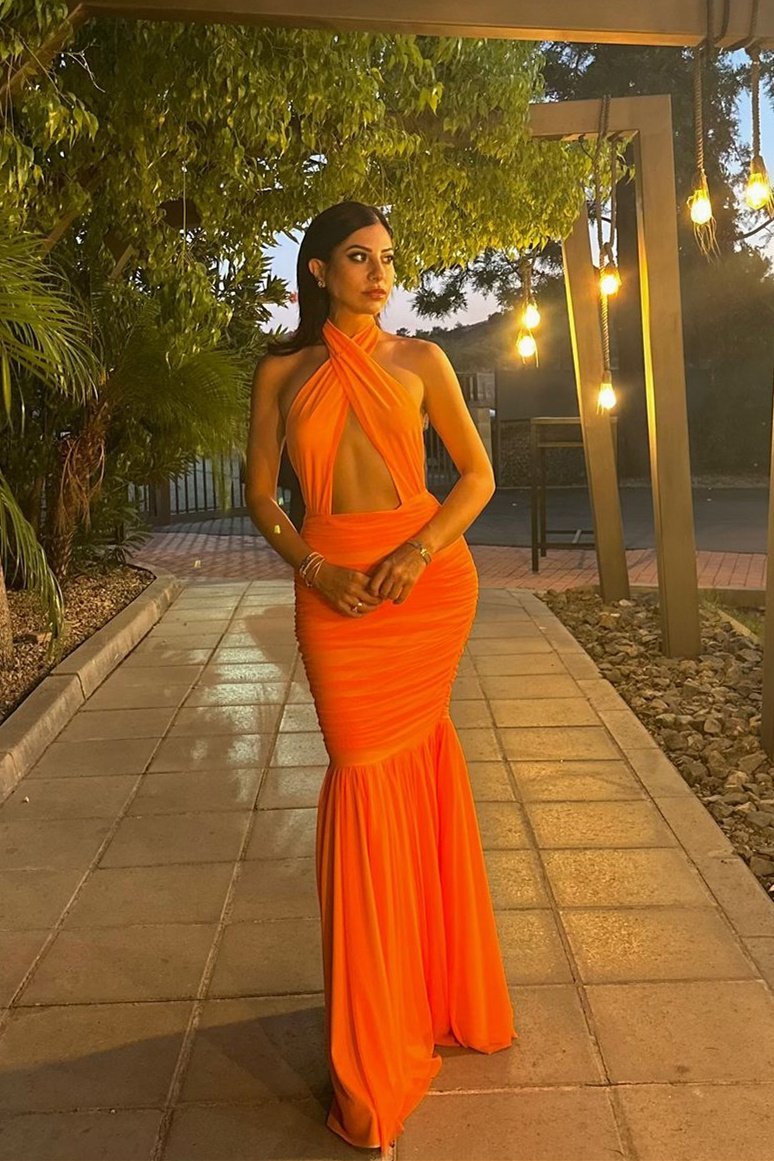 Jodie Cross Neckholder-Maxikleid