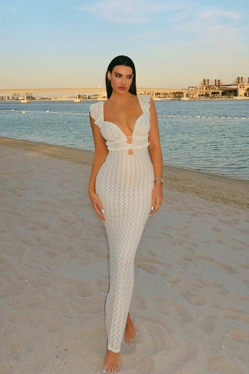 Muriel – Maxikleid aus Strick mit Rüschen und Cut-outs