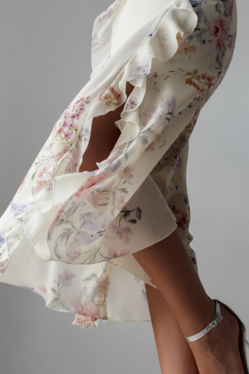 Naomi – Camisole-Midikleid mit Schlitz und Blumenmuster und Rüschenbesatz