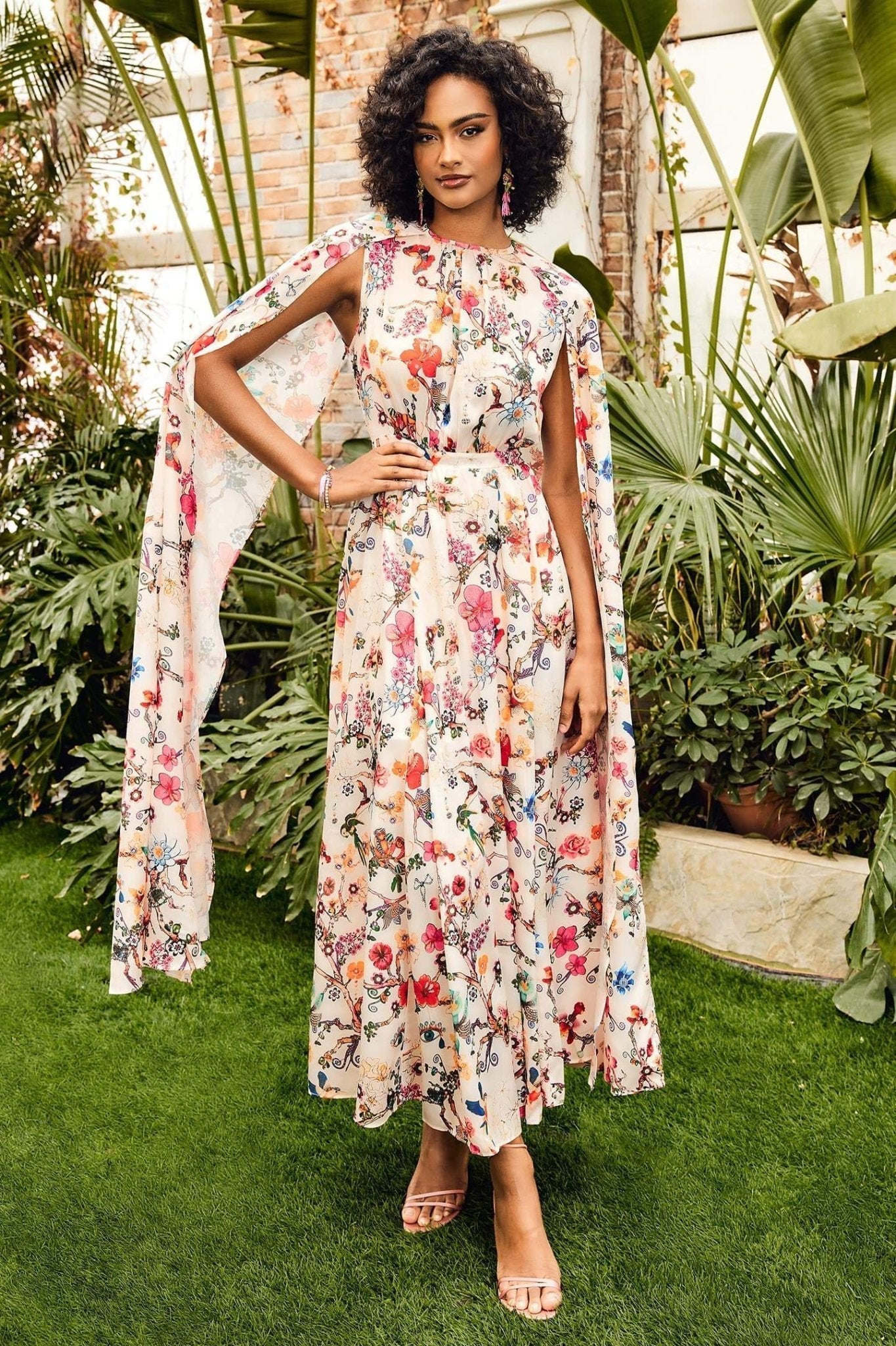 Vestido largo con mangas capa y cuello redondo Nola