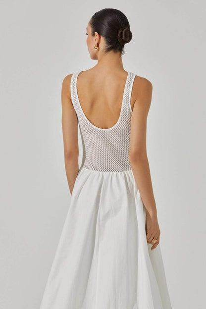 Vestido midi sin mangas en contraste de Novia