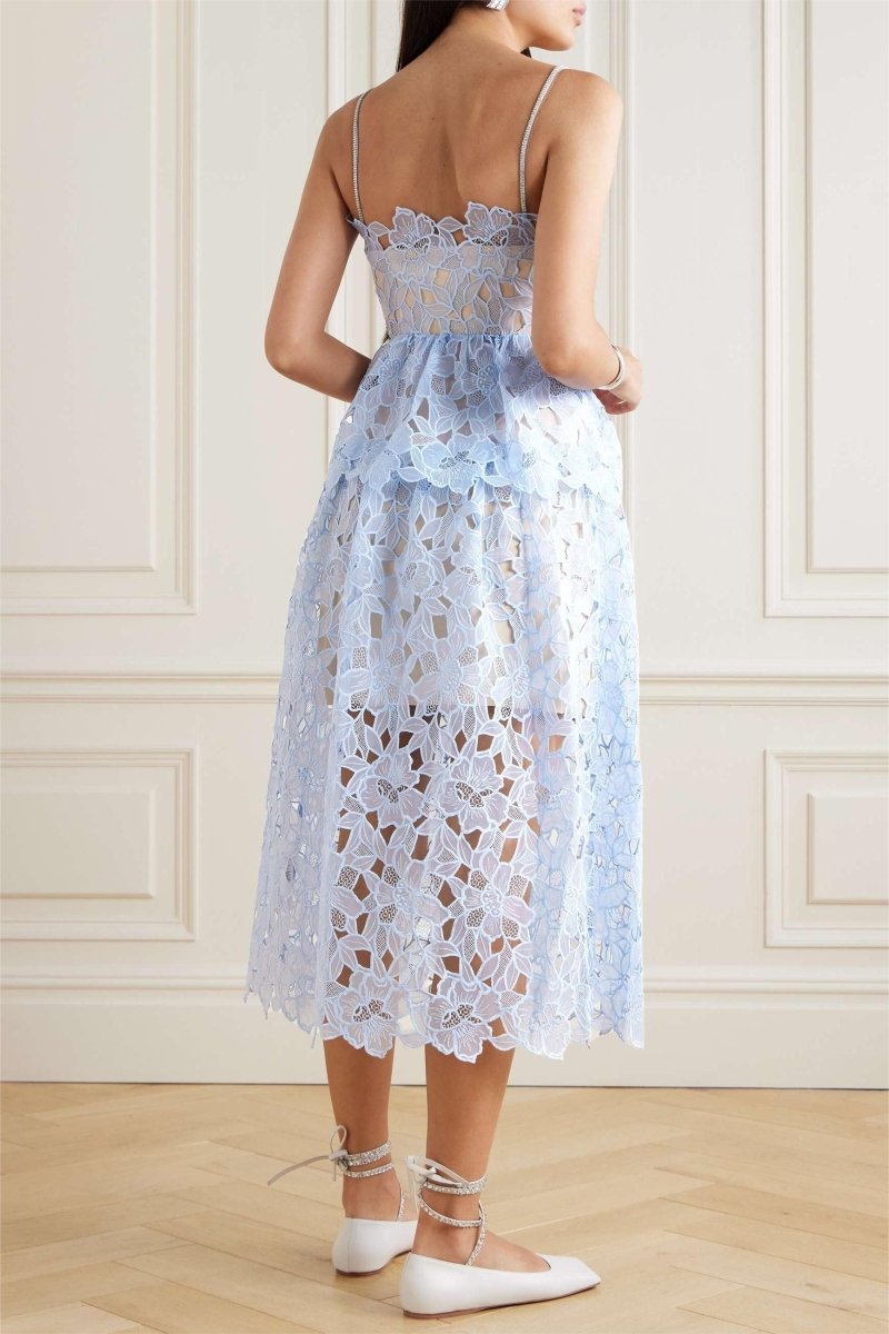 Ophelia – Gestuftes Camisole-Midikleid mit Spitze