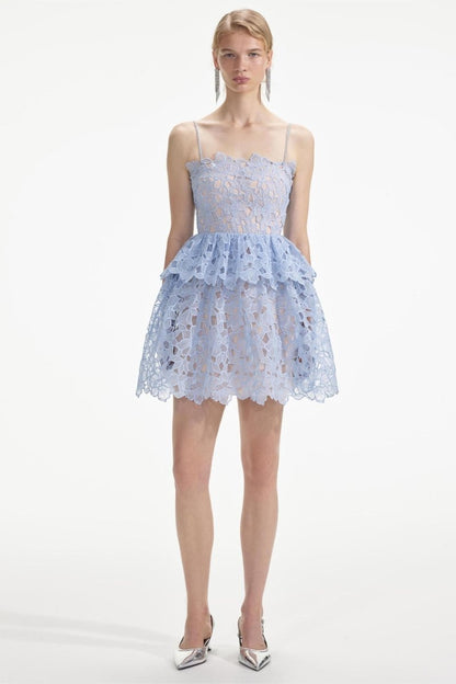 Ophelia – Stufen-Camisole-Minikleid aus Spitze