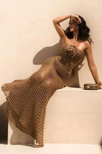 Yedda Neckholder-Maxikleid mit Häkelmuster